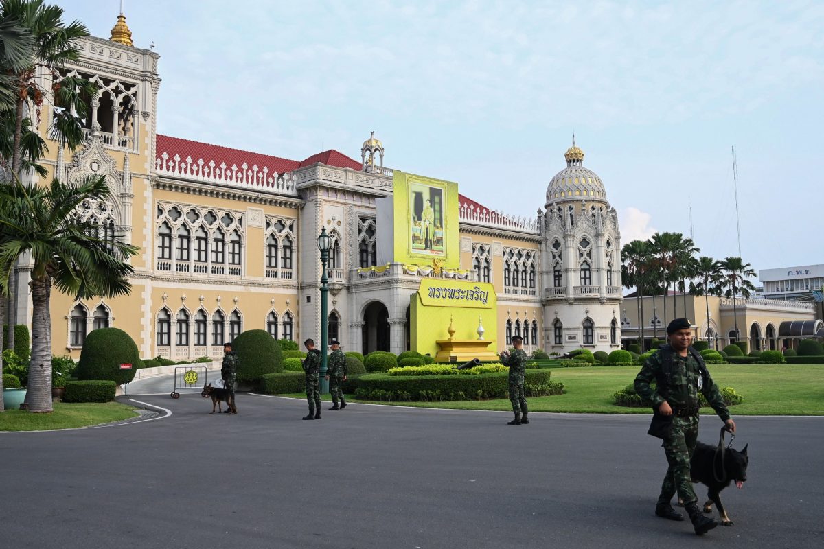 Thai soldiers guard the Government House compound