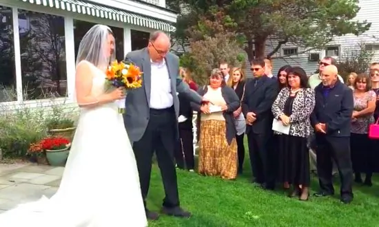 Tender Wedding Moments That Prove There’s Nothing More Beautiful Than Getting Married