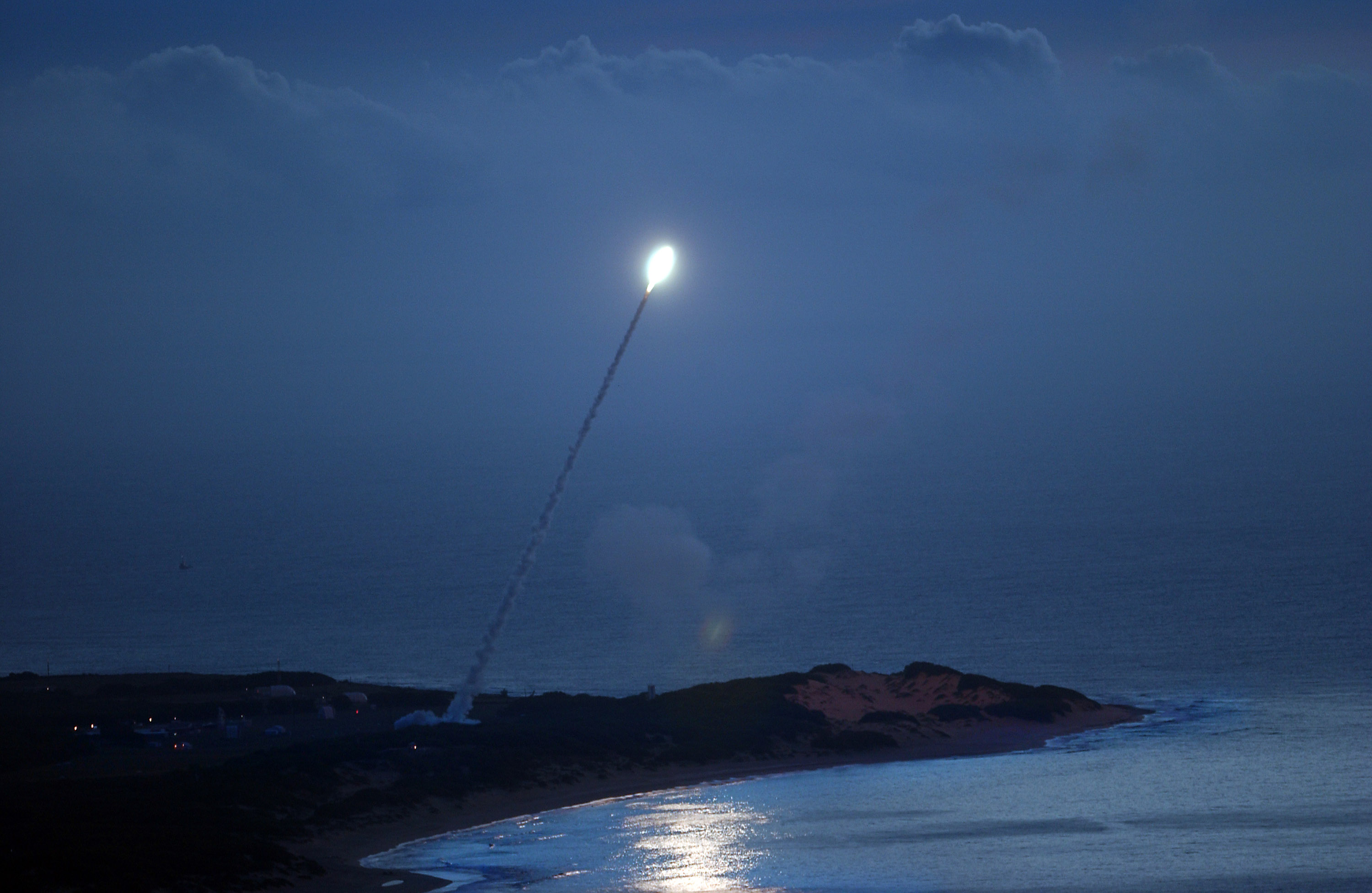 New Bipartisan Bill Would Prevent AI From Launching Nuclear Weapons - Vimarsana News