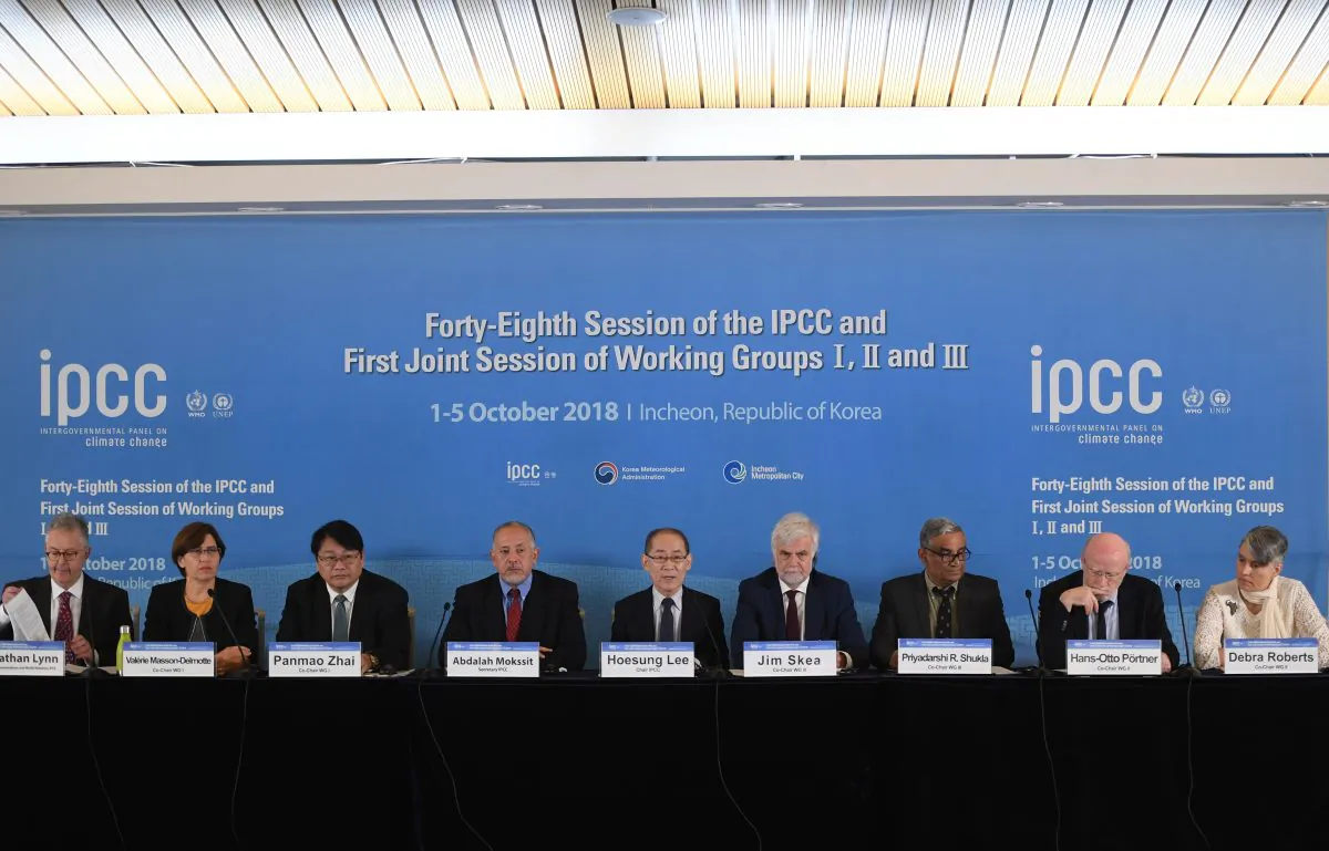 Hoesung Lee (C), chair of the IPCC, speaks during a press conference of the Intergovernmental Panel for Climate Change (IPCC) at Songdo Convensia in Incheon on Oct. 8, 2018. JUNG YEON-JE/AFP/Getty Images