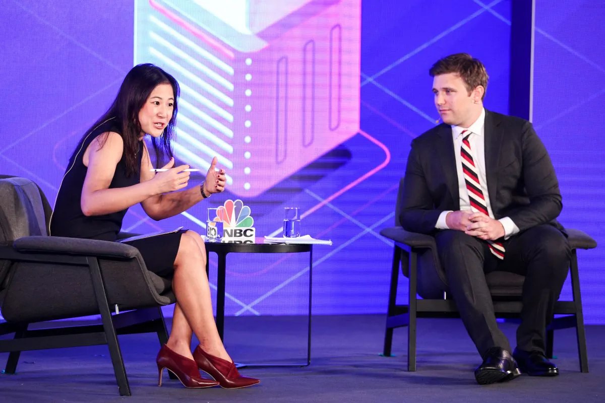 Cindy Mi(L), Founder & CEO of VIPKid, speaks with Everett Rosenfeld of CNBC at LN Garden Hotel on November 28, 2018 in Guangzhou, China. (Dave Zhong/Getty Images for CNBC International)