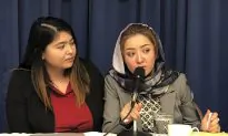 Pompeo Meets Uyghurs, Demands Beijing End Mass Detention