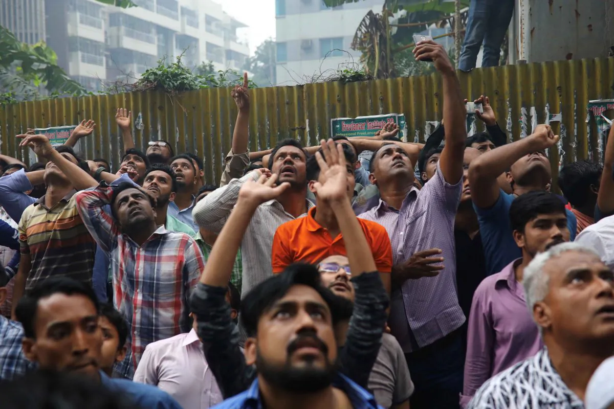 People react as fire broke out at a multi-storey commercial building in Dhaka, Bangladesh, March 28, 2019. REUTERS/Mohammad Ponir Hossain