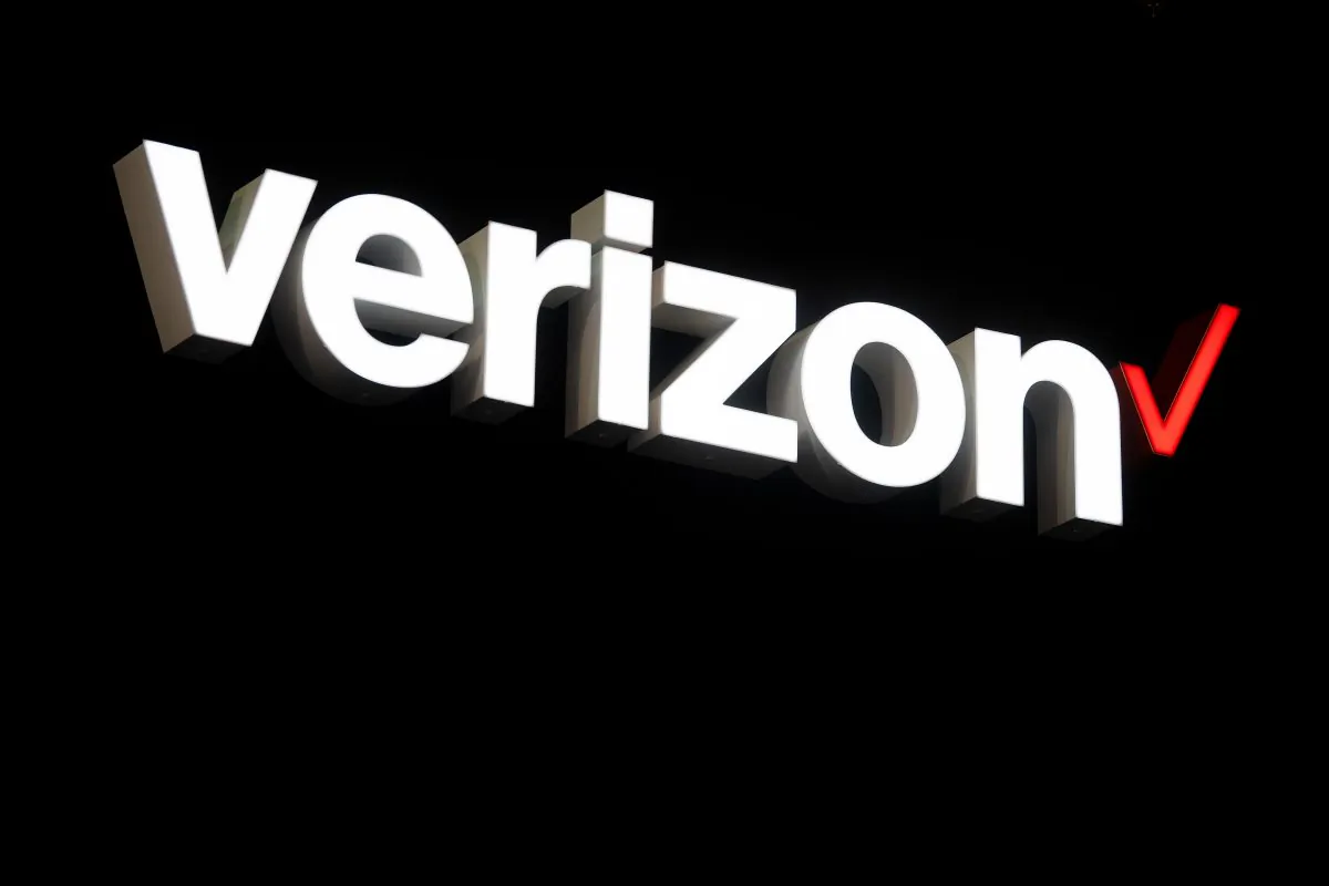 A logo sits outside the Verizon booth during the GSMA Mobile World Congress in Barcelona, Spain, on Feb. 26, 2019. (David Ramos/Getty Images)