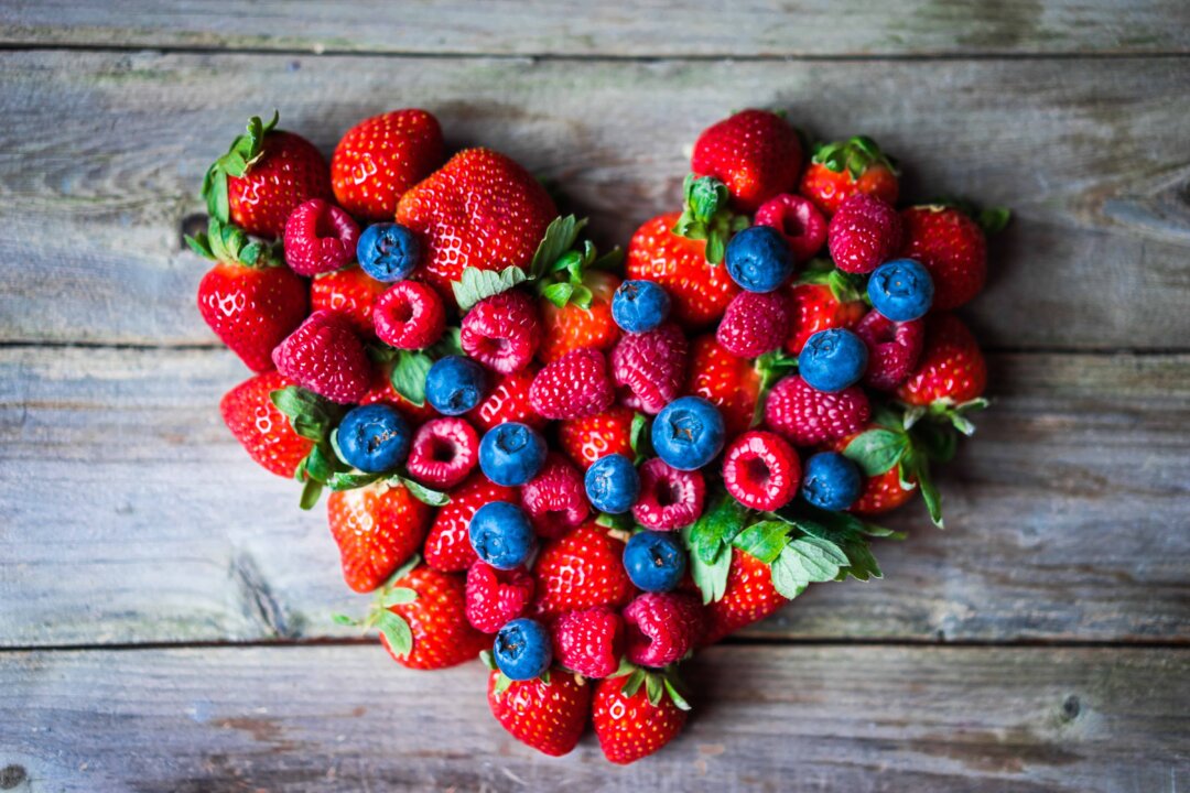 Berries for healthy heart (Alena Haurylik/Shutterstock)