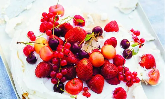 Simple Cake: Big Daddy’s Pavlova