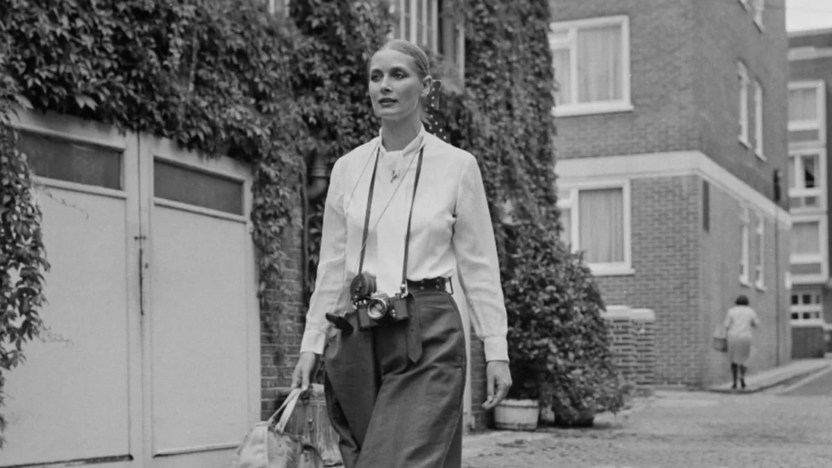 British fashion model and actress Tania Mallet in London, UK, on Aug. 9, 1971. (Dove/Daily Express/Getty Images)