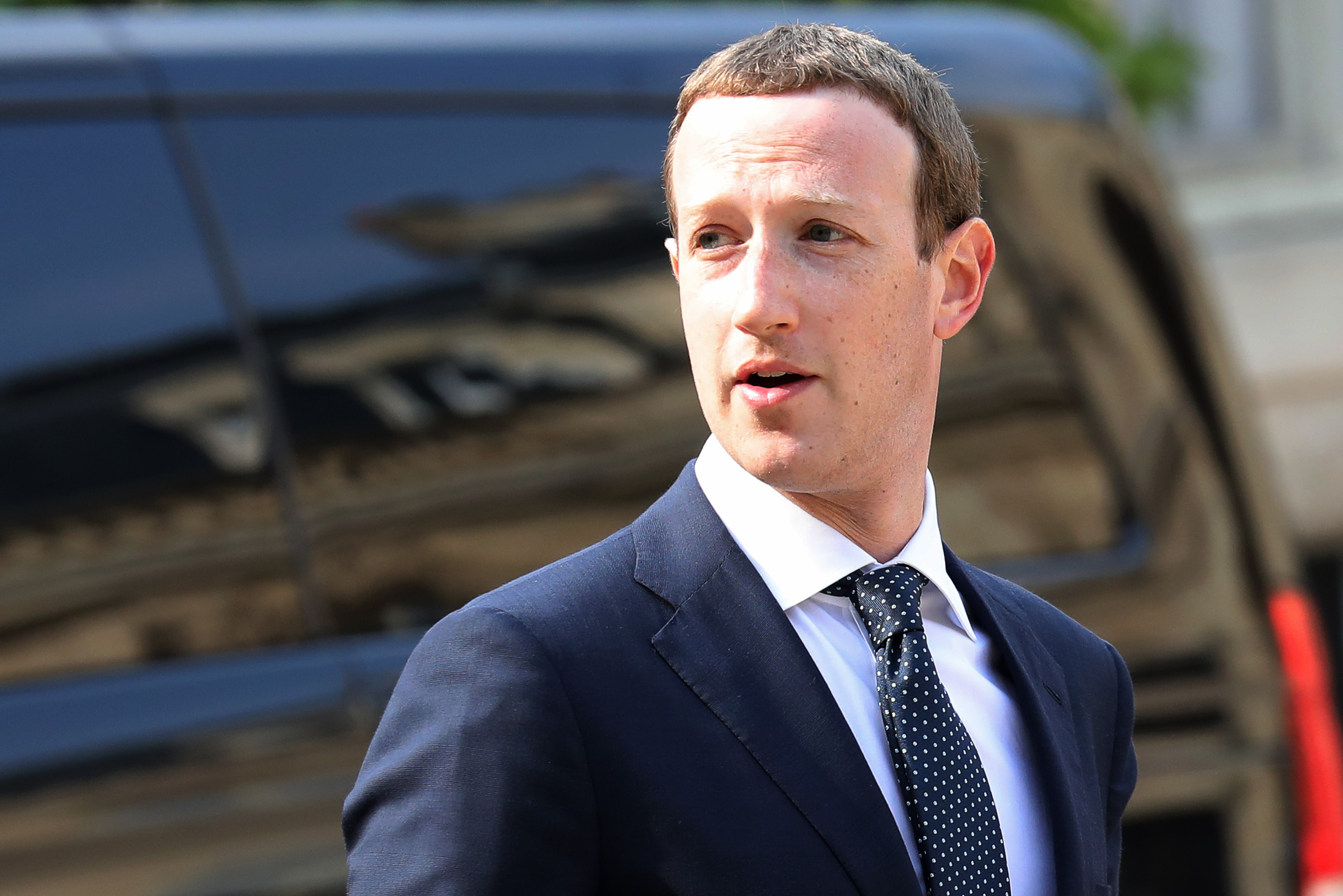 Facebook ceo mark zuckerberg waits for the french president in paris