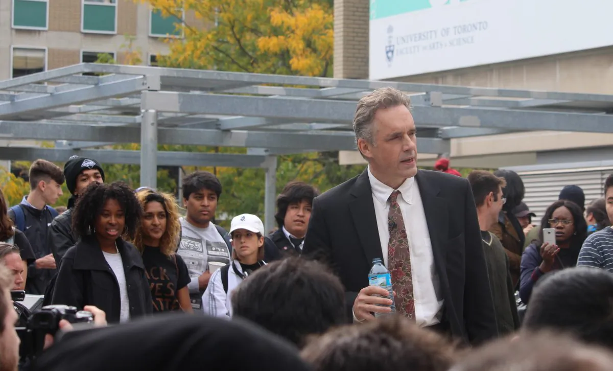 Jordan Peterson at a public rally on free speech at the University of Toronto on Oct. 11, 2016. (Quist via creativecommons.org)