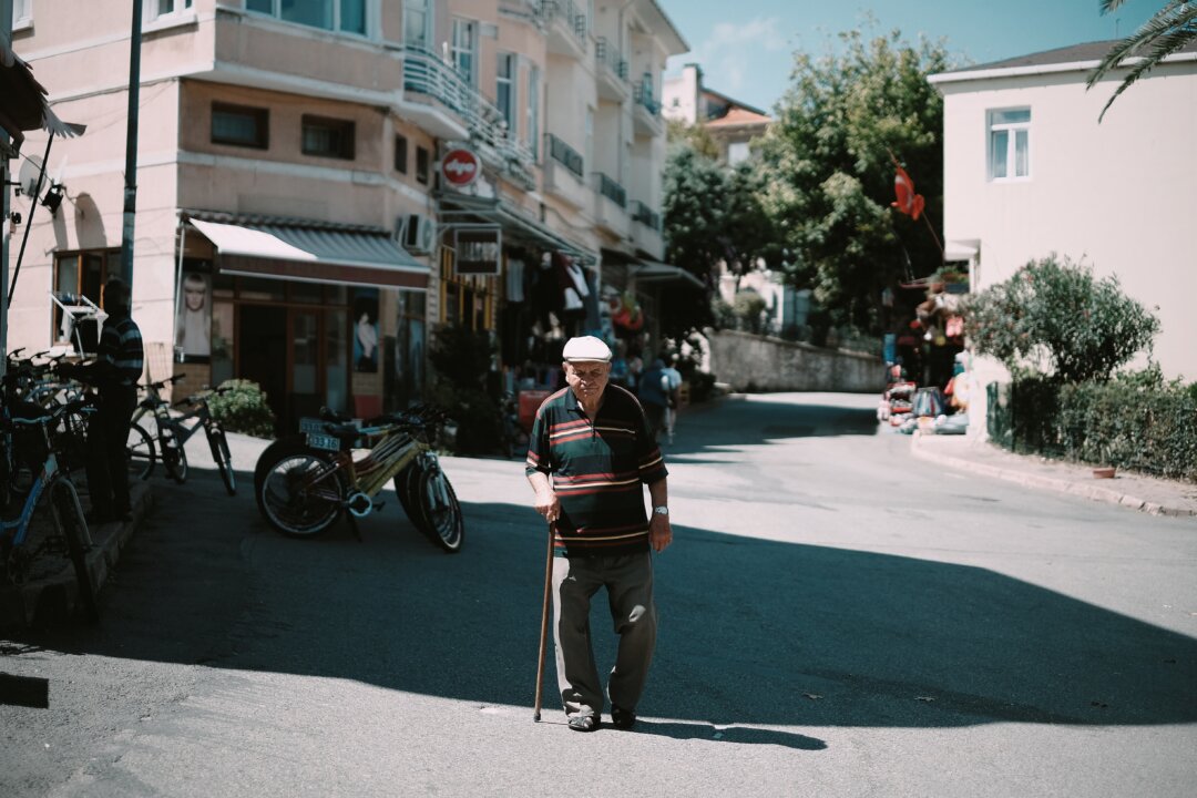 Use it or lose it is a good mantra for seniors looking to maintain physical ability, a new study suggests. (Emre Gencer/Unsplash)