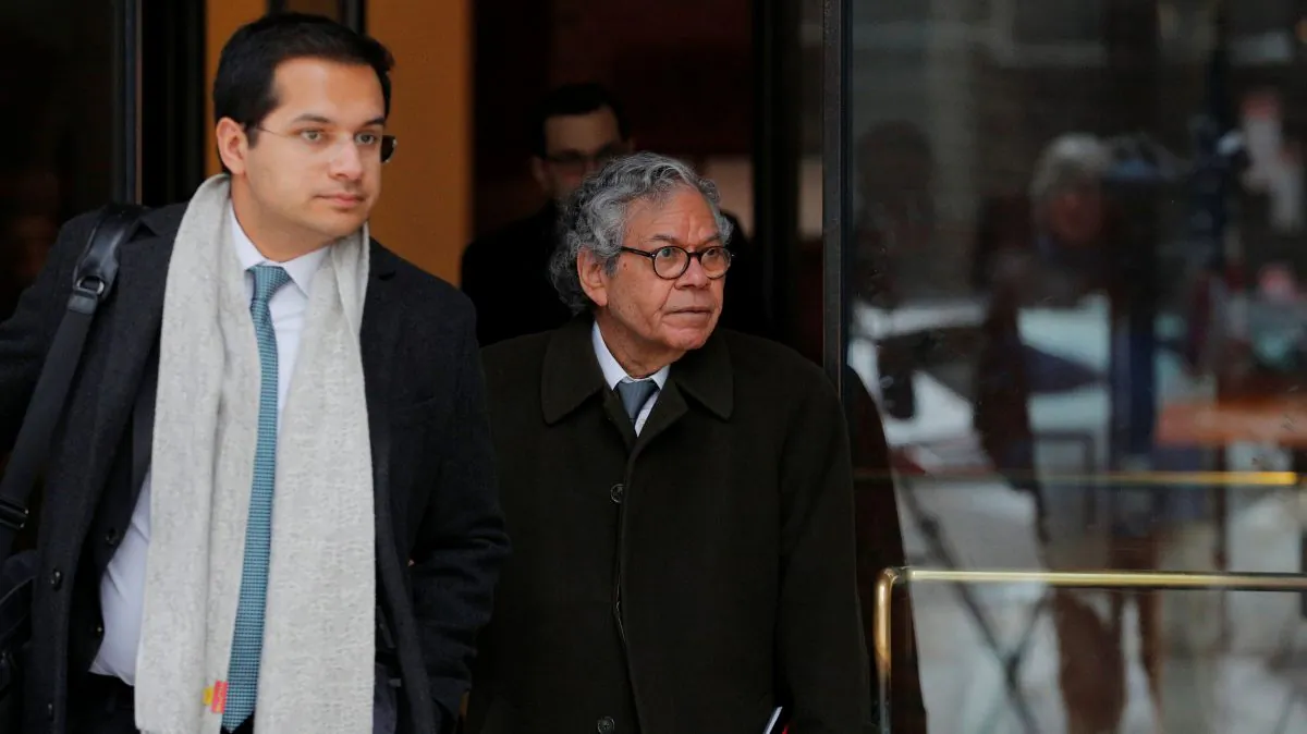John Kapoor, the billionaire founder of Insys Therapeutics Inc., leaves the federal courthouse during the trial accusing Insys executives of a wide-ranging scheme to bribe doctors to prescribe an addictive opioid medication, in Boston, Mass., on March 13, 2019. (Brian Snyder/Reuters)
