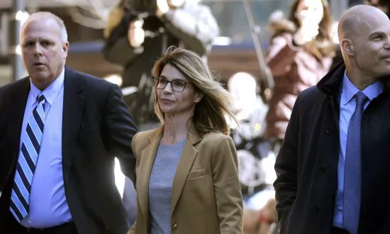 Loughlin, Giannulli Set for October Trial in College Scam