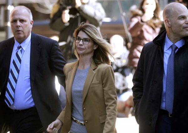Actress Lori Loughlin arrives at federal court