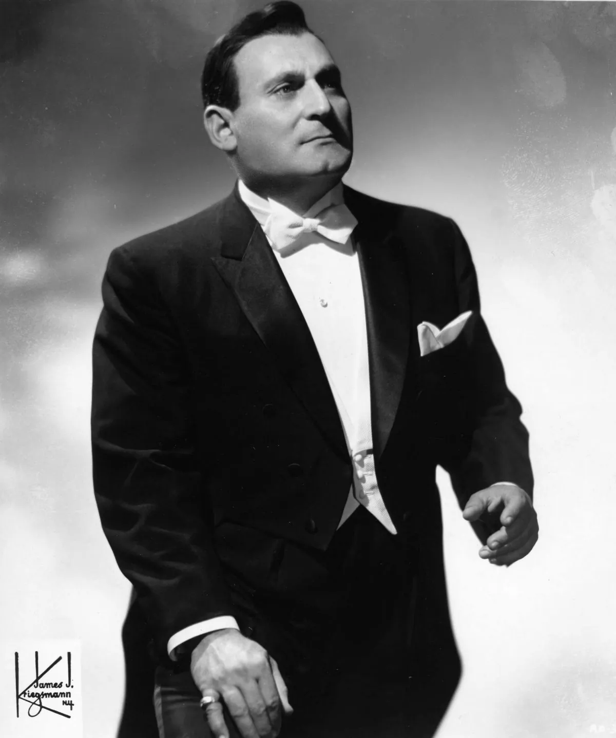 Richard Tucker in concert. (Courtesy of Metropolitan Opera Guild)