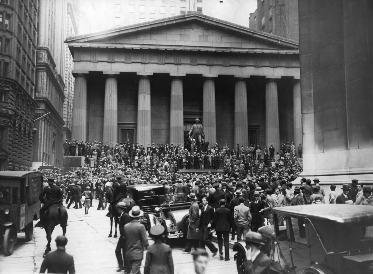 The Sub-Treasury Building (now Federal Hall National Memorial) opposite the Wall Street Stock Exchange in Manhattan, New York, at the time of the Wall Street Crash, November 1929.  Hulton Archive/Getty Images