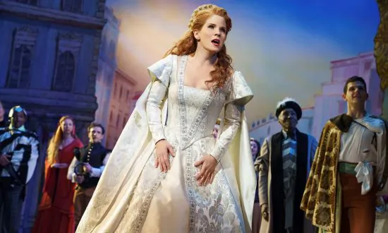 Theater Review: ‘Kiss Me, Kate’