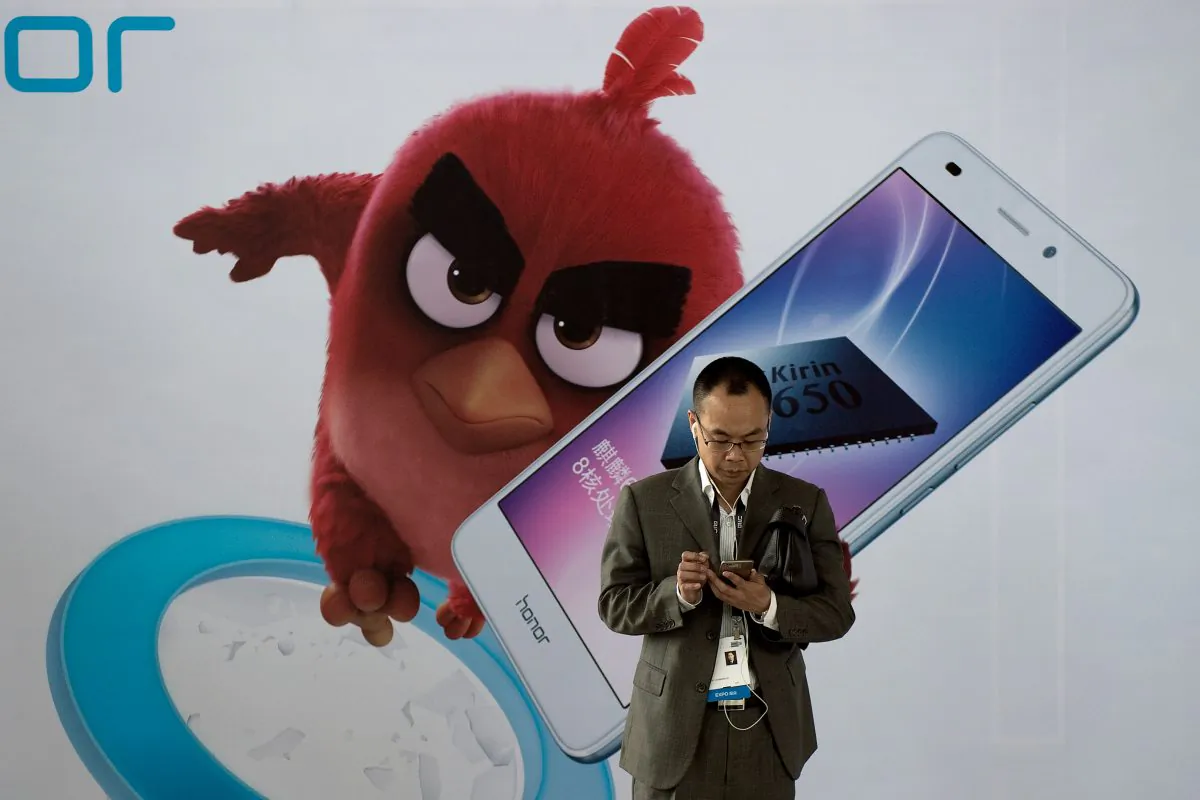 A man uses his smartphone during the Global Mobile Internet Conference (GMIC) at the National Convention Centre in Beijing on April 28, 2016. (NICOLAS ASFOURI/AFP/Getty Images)