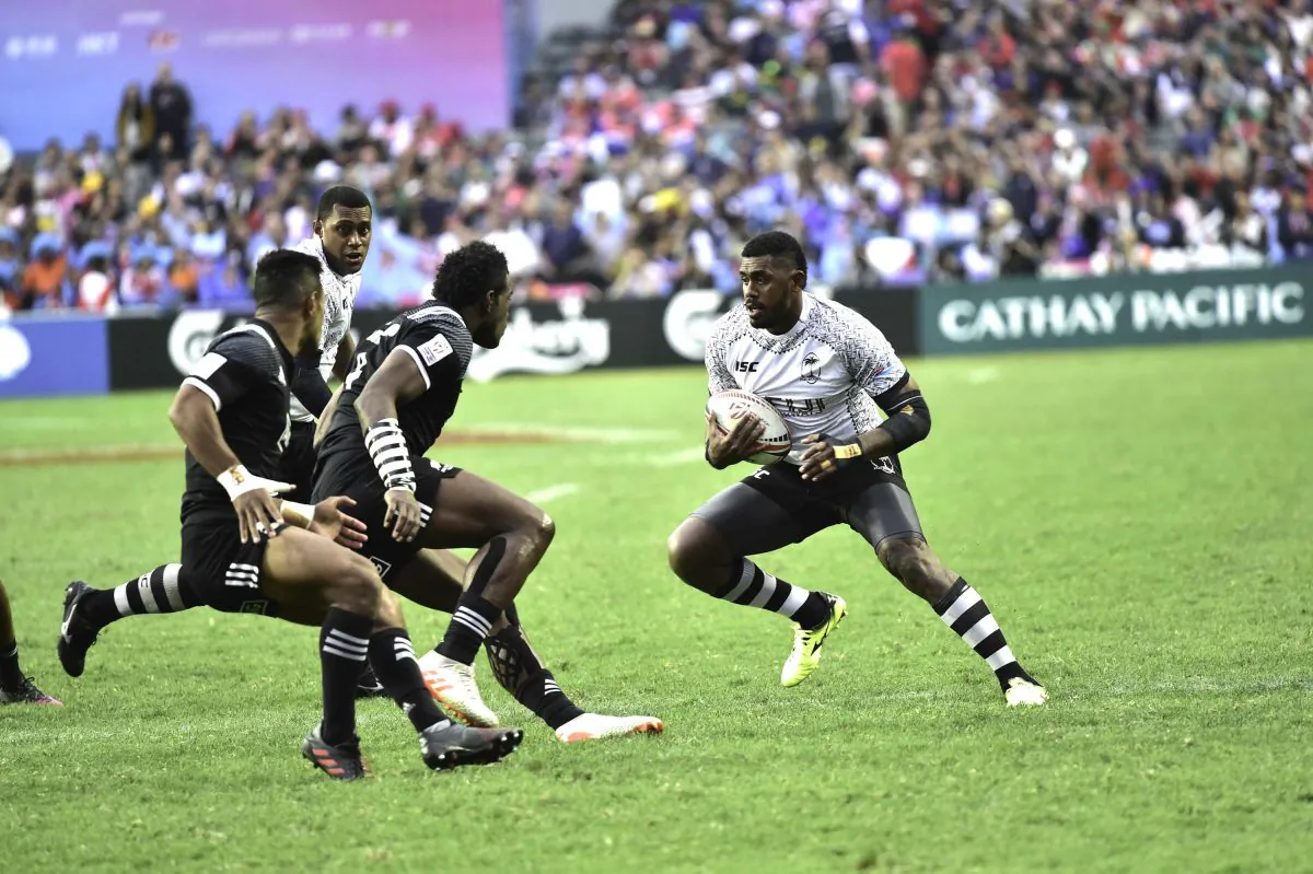 Confrontation between New Zealand (in Black) and Fiji in the semi-finals of the 2018 HSBC Hong Kong Sevens. Fiji prevailed to play and beat Kenya in the Final at the Hong Kong Stadium on April 7, 2018. (Bill Cox/Epoch Times)