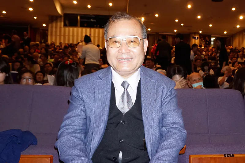 Chen Po-yu, president of a Taiwanese enterprise group, enjoyed Shen Yun Performing Arts World Company’s performance at the Chih-The Hall of the Kaohsiung Cultural Center, along with his entire family, on April 6, 2019. (Li Fangru/The Epoch Times)