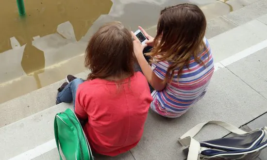 ‘Horn-Like’ Growths in Young Adults May Be Due to Smartphones: Researchers