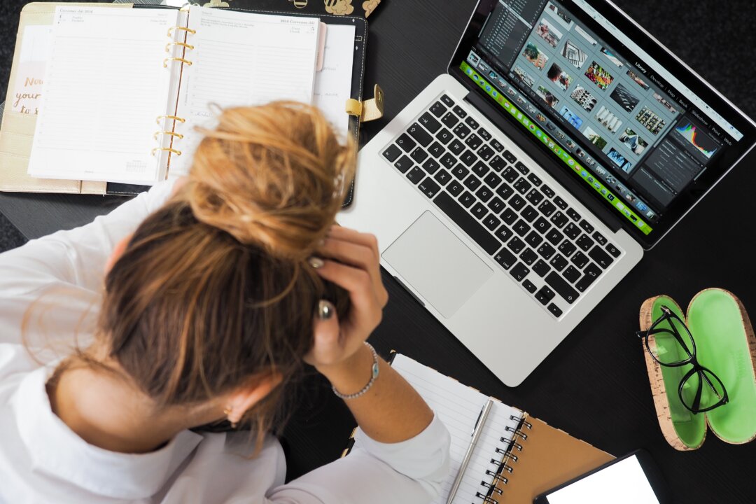 Modern companies need their employees to bring forward their best ideas with energy and passion. Naps can help make that happen. (energepic/Pexels)