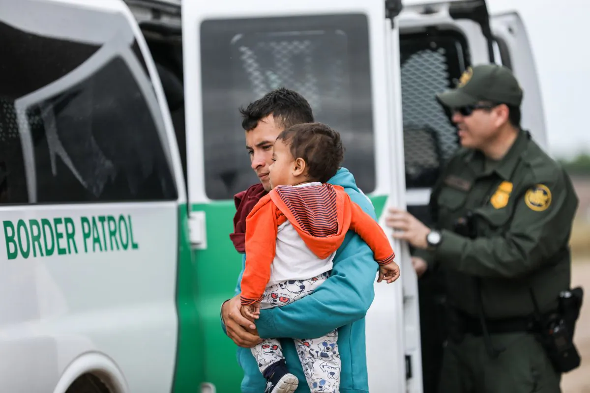 A Border Patrol agent apprehends illegal aliens who have just crossed the Rio Grande from Mexico into Penitas, Texas, on March 21, 2019. (Charlotte Cuthbertson/The Epoch Times)
