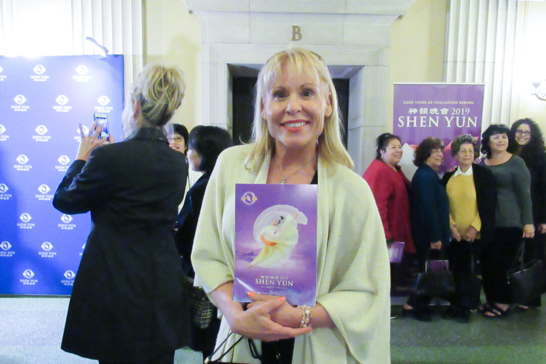 Tona Wilson enjoyed Shen Yun Performing Arts at the Bridges Auditorium in Claremont, Calif., on April 9, 2019. (Linda Jiang/The Epoch Times)
