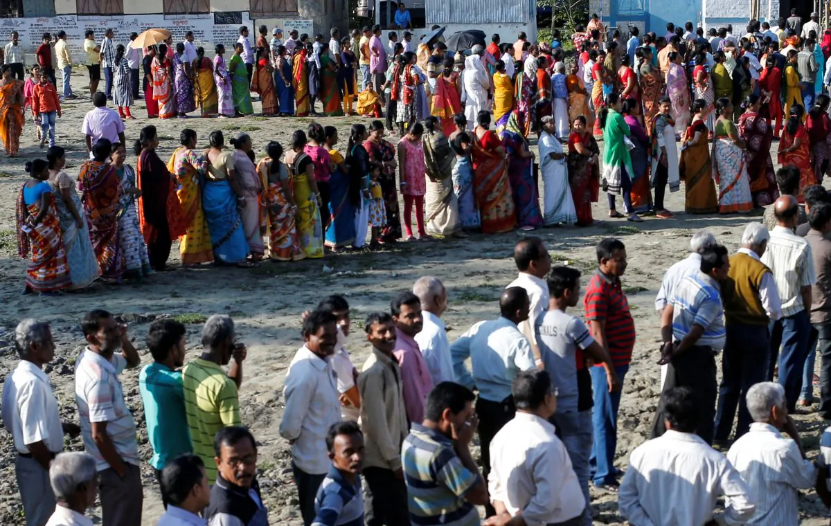 Voters line up to cast their votes outside a polling station during the first phase of general election in Alipurduar district in the eastern state of West Bengal, India, April 11, 2019. REUTERS/Rupak De Chowdhuri TPX IMAGES OF THE DAY