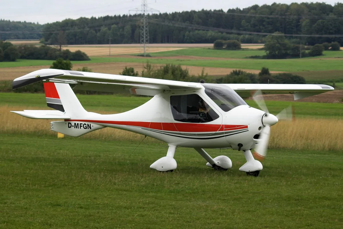 A Flight Design CTSW airplane from 2006. Pilot Jerry Naylor flew a Flight Design CTSW before his crash on Jan. 1, 2017. (Juergen Lehle/Wikimedia Commons [CC BY-SA 3.0 (ept.ms/2Bw5evC)])