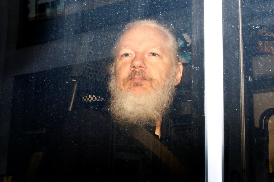 WikiLeaks Founder Assange Vows to Fight Extradition From UK to US
