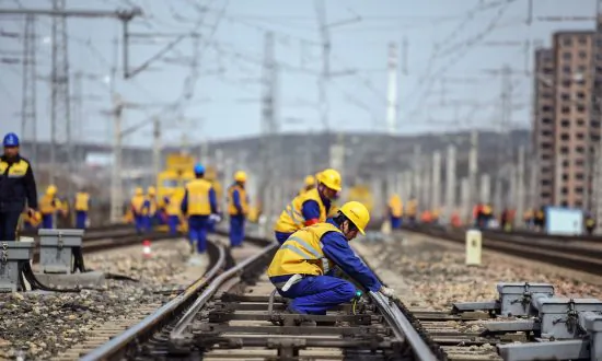 China Issues 1 Trillion Yuan in Bonds to Stabilize Slowing Economy