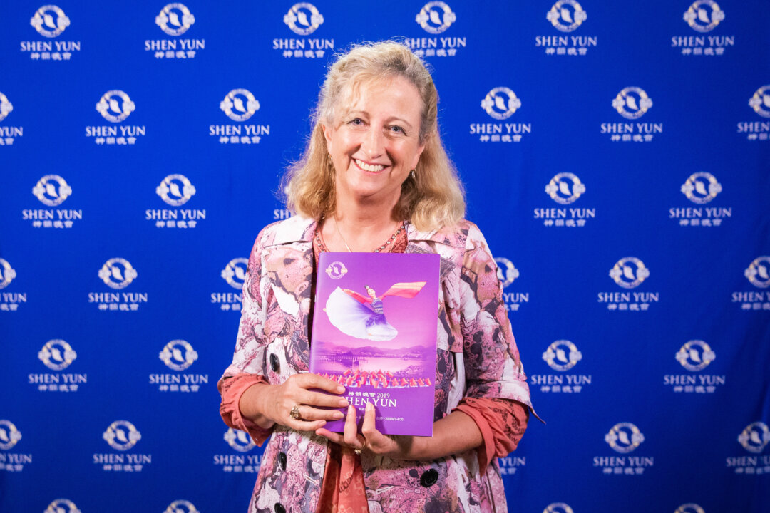 Linda Slade, actress, artistic director of a theater company, and professional vocal trainer, enjoyed Shen Yun at the National Dr. Sun Yat-sen Memorial Hall in Taipei on April 11, 2019. (Chen Po-chou/The Epoch Times)