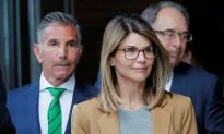 Loughlin, Giannulli: College Bribery Charges Must Be Tossed
