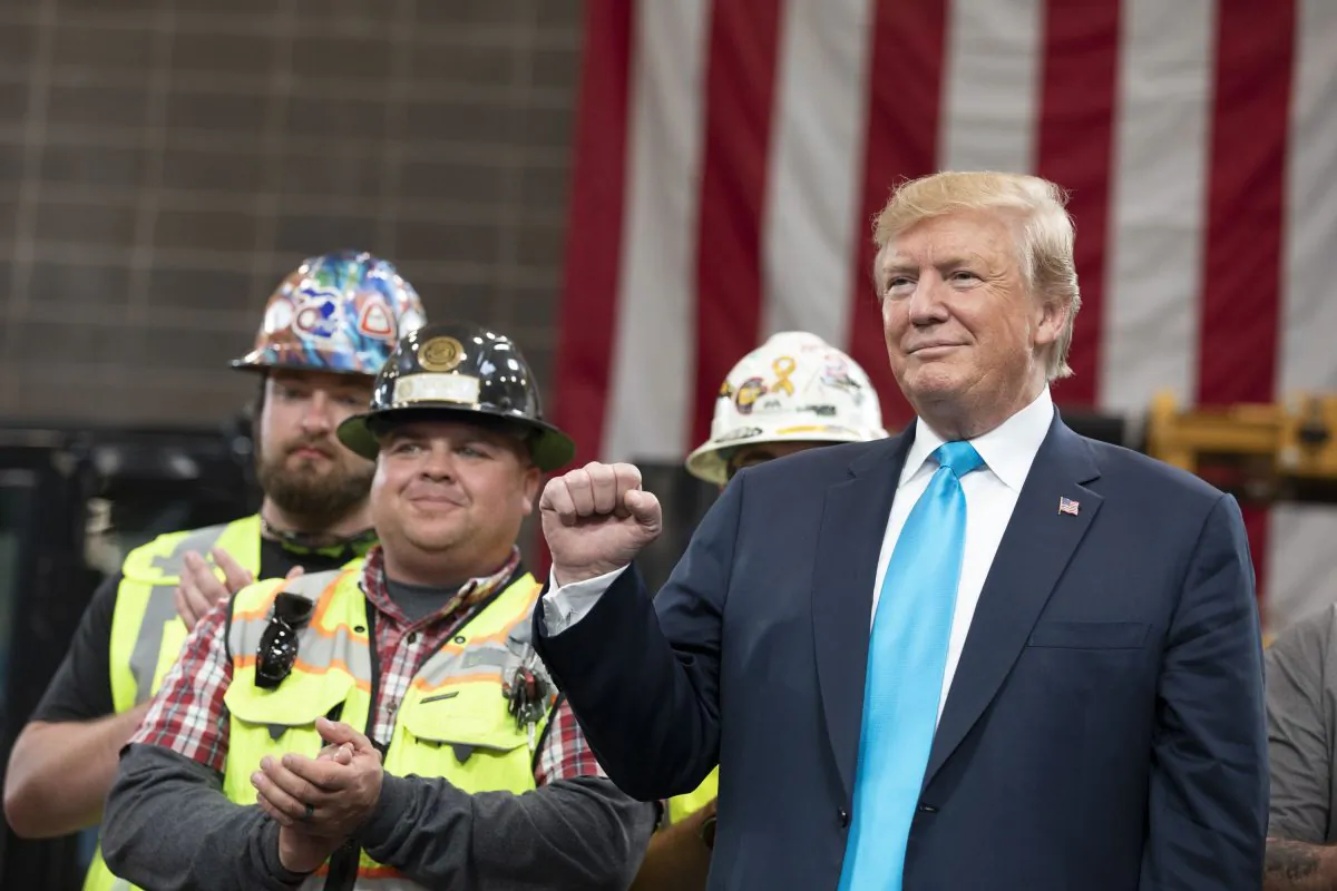 President Donald Trump acknowledges applause as he is welcomed to the International Union of Operating Engineers International Training and Education Center Wednesday, April 10, 2019, in Crosby, Texas. (Official White House Photo by Joyce N. Boghosian)