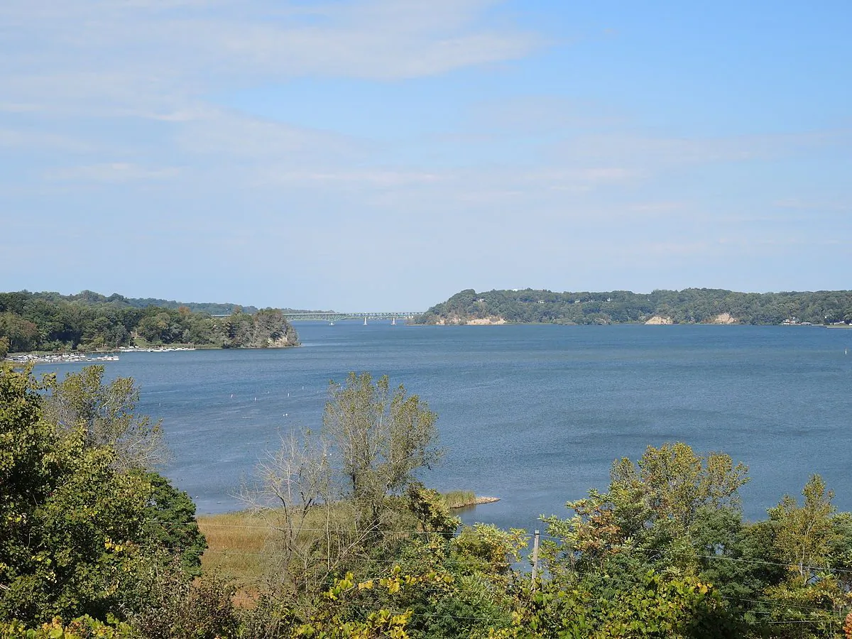 Irondequoit Bay viewed from Lucien Morin Park, New York, on Oct. 6, 2014. (Courtesy of DanielPenfield/Wikimedia Commons)