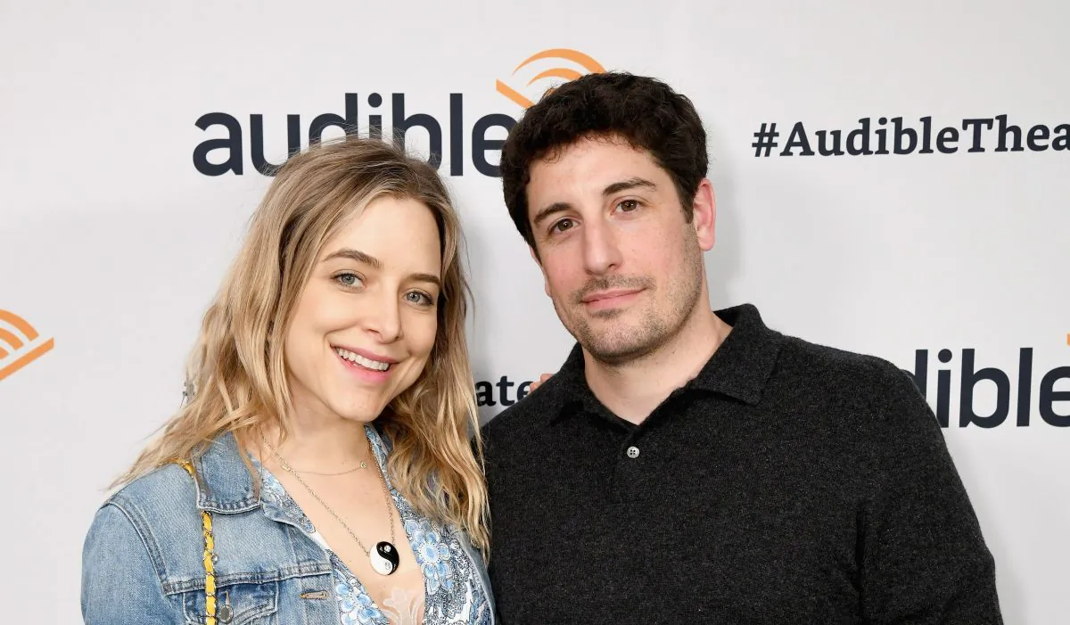 Jenny Mollen (L) and Jason Biggs attend a special performance of "Legal Immigrant" starring Alan Cumming at Audible's Minetta Lane Theatre on April 12, 2019 in New York City. (Photo by Bryan Bedder/Getty Images for Audible)