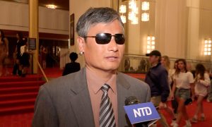 Prominent Rights Activist Chen Guangcheng Says Shen Yun Stirs Deep Reflection
