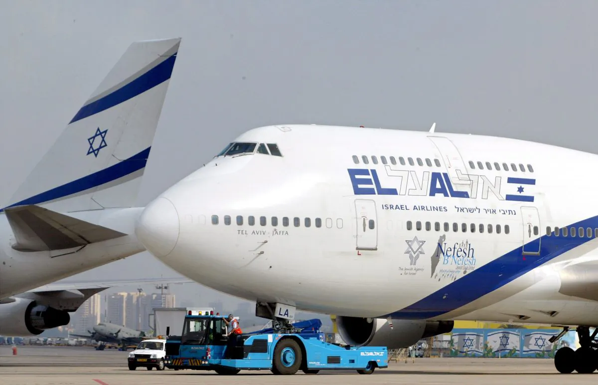 An El Al Boeing 747 passenger jet lands at Ben Gurion Airport near Tel Aviv, Israel, on July 9, 2003. (David Silverman/Getty Images)