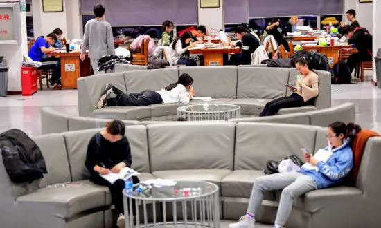 Chinese College Graduate Borrows 7,000 Yuan from Loan Sharks, Debt Balloons to 3 Million