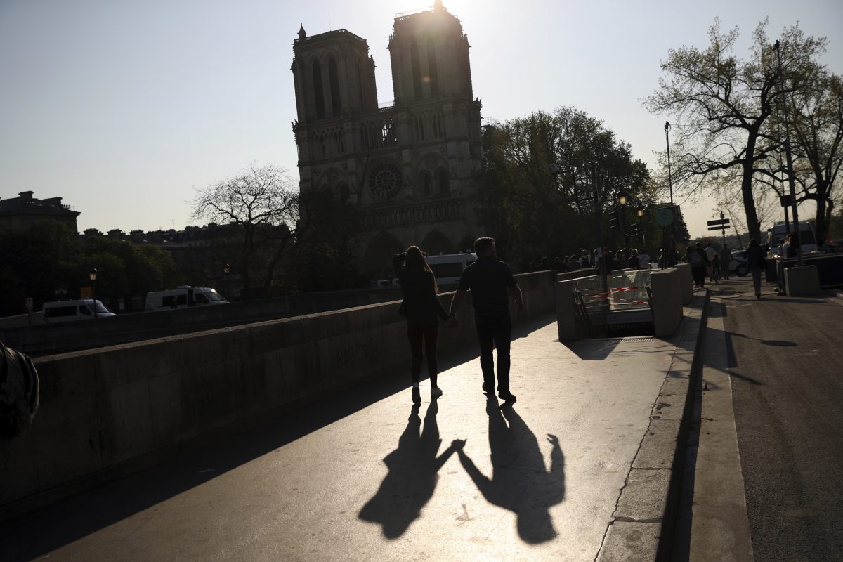 France Protests paris metro closes yellow vest clashes with police