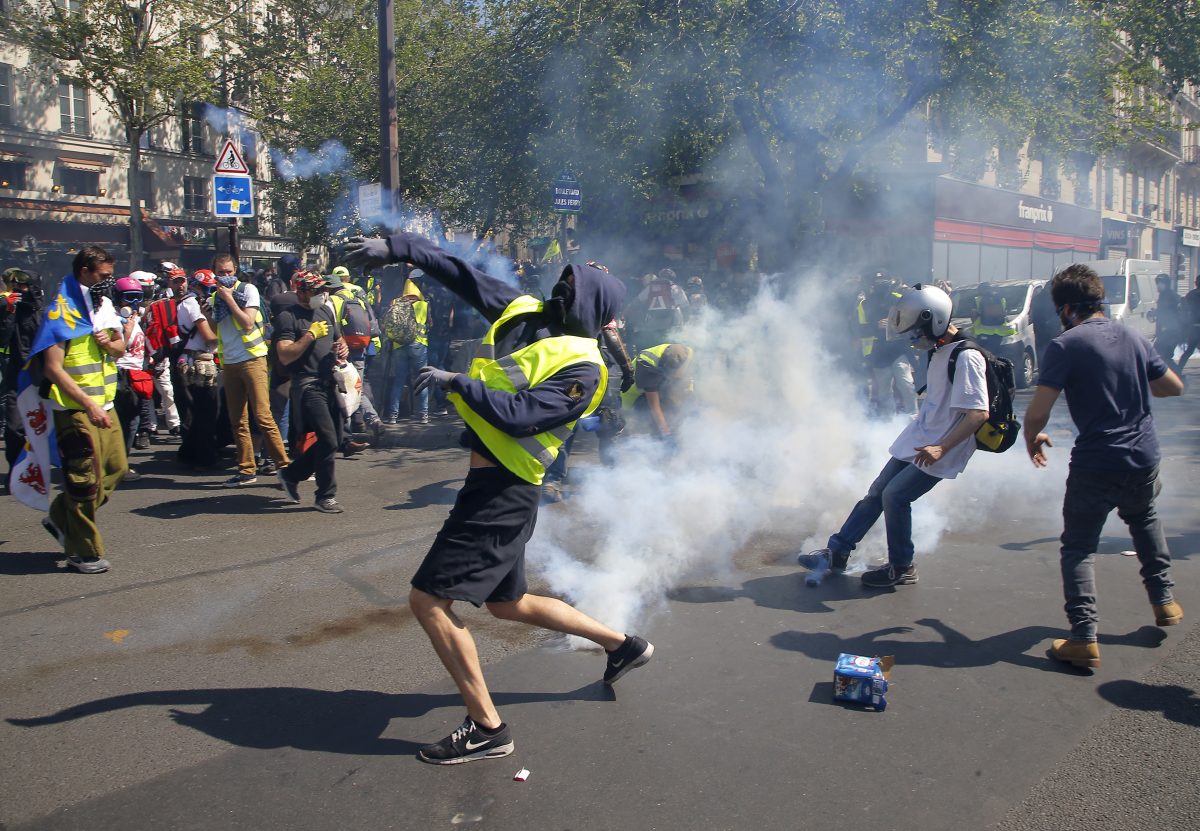 France Protests yellow vest clash with police