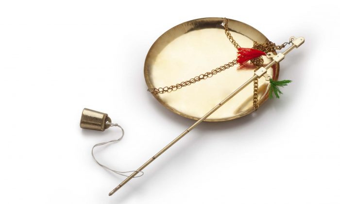 A traditional Chinese balance scales. (Fotolia)