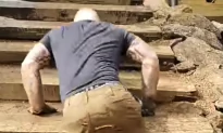 Iraq War Veteran With No Legs Climbs Nearly 3000 Steps up the Mountain