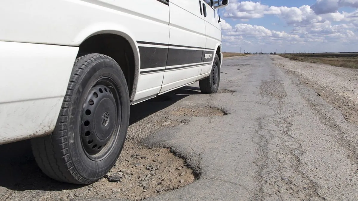 Stock image of a pothole. (Odejacob/Pixabay)