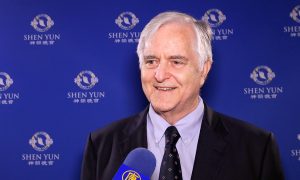 Business Owner Brings 30 Employees to See Shen Yun