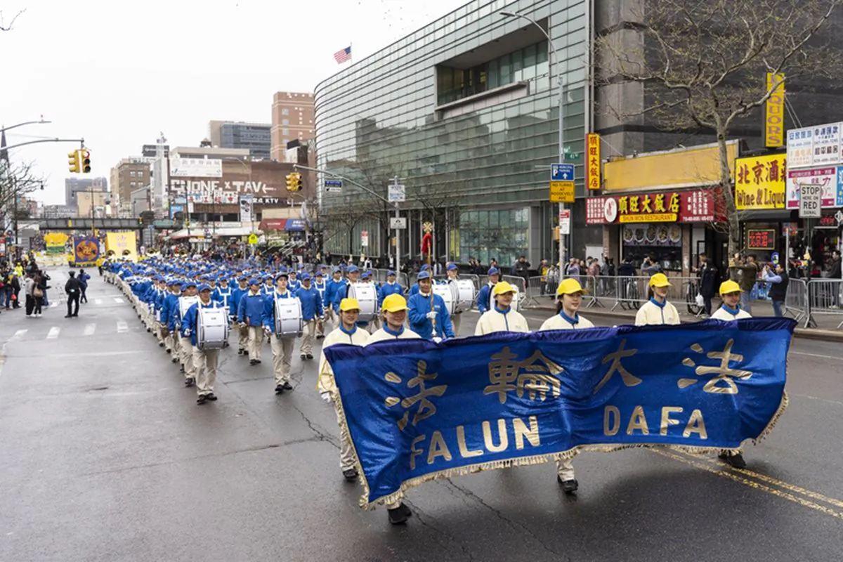 20 years after practitioners in China first appealed to the Chinese regime for their right to practice, New York Falun Gong practitioners call for an end to the persecution with a commemoration parade in Flushing, Queens, New York City, on April 20, 2019. (Edward Dai/The Epoch Times)