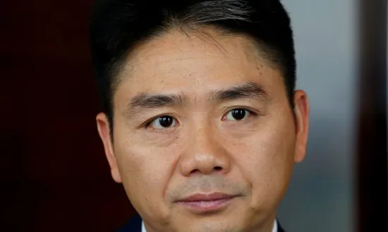 Hundreds Sign Online Petition Supporting Woman Suing JD.com CEO in Rape Case