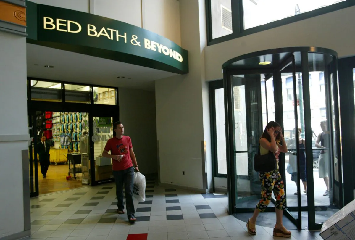 The interior entrance of a Bed Bath & Beyond store is shown in New York City on Jun. 27, 2003. (Chris Hondros/Getty Images)