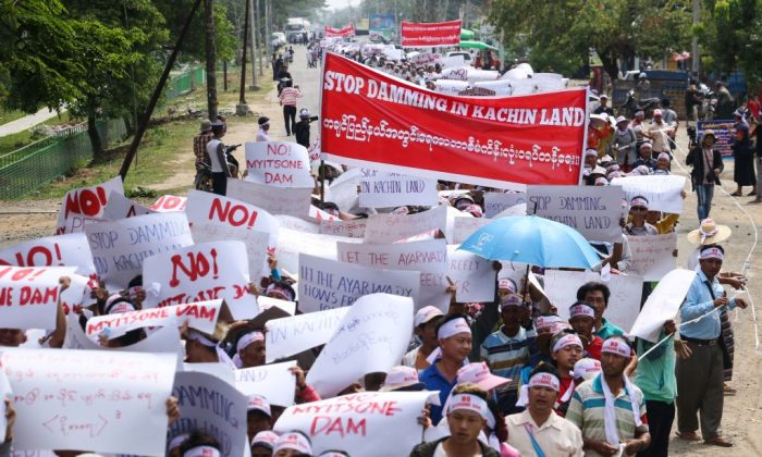 People from Kachin State take part in a protest against the Myitsone dam project in Waingmaw, near the Myitkyina capital of Kachin State, on April 22, 2019. (Zau Ring Hpra/AFP/Getty Images)