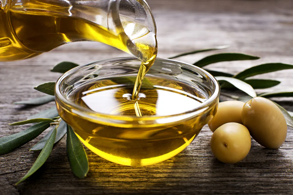 Extra virgin olive oil (DUSAN ZIDAR/Shutterstock)